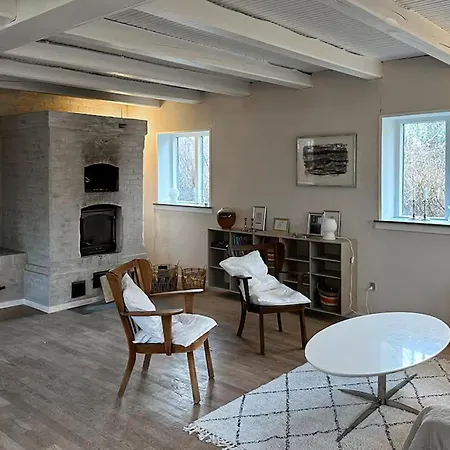 2 Bedroom Stunning In *